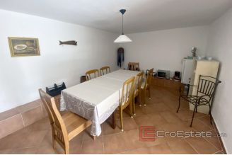 017 2030 01 Trogir house with sea view for sale