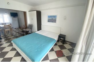 017 2030 01 Trogir house with sea view for sale