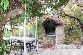 017 2030 01 Trogir house with sea view for sale