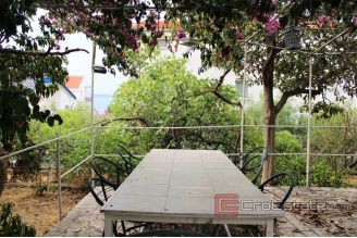 017 2030 01 Trogir house with sea view for sale
