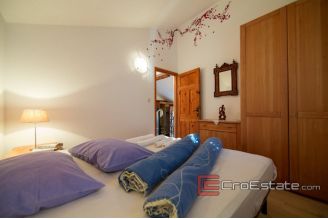 17 2013 117 Vis house for sale