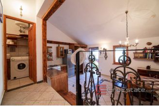 17 2013 117 Vis house for sale