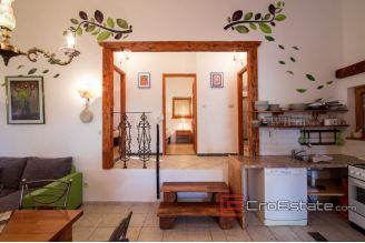 17 2013 117 Vis house for sale
