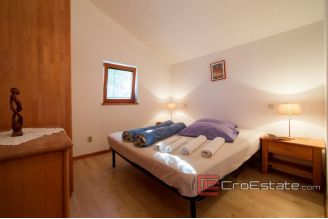 17 2013 117 Vis house for sale