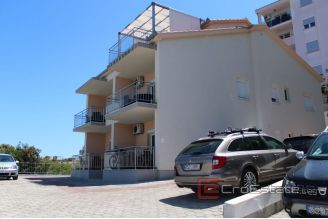 011 2030 02 Ciovo apartment house with sea view for sale