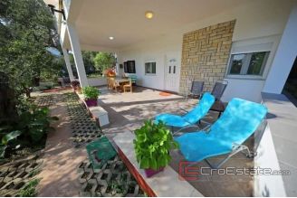 019 2016 466 Zadar detached house in the first row to the sea for sale