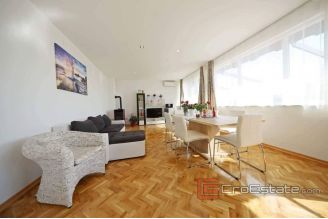 019 2016 466 Zadar detached house in the first row to the sea for sale