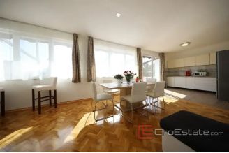 019 2016 466 Zadar detached house in the first row to the sea for sale