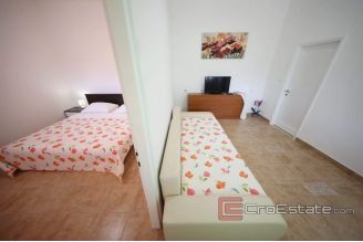 019 2016 466 Zadar detached house in the first row to the sea for sale