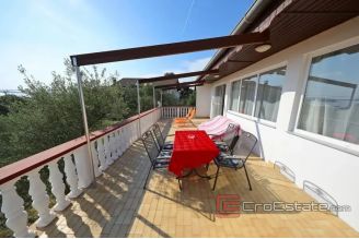 019 2016 466 Zadar detached house in the first row to the sea for sale