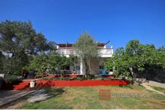 019 2016 466 Zadar detached house in the first row to the sea for sale
