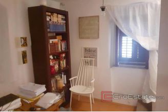 012 2031 01 kastela stone house for sale