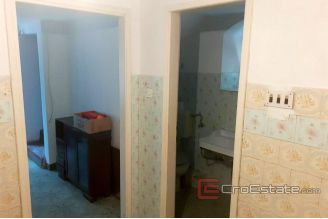 012 2031 01 kastela stone house for sale