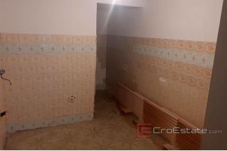 012 2031 01 kastela stone house for sale
