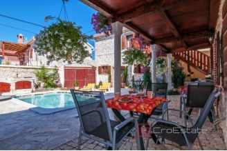 015 2016 467 Zadar house with apartments and pool for sale