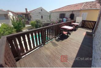 015 2016 467 Zadar house with apartments and pool for sale