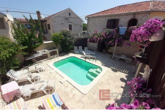 015 2016 467 Zadar house with apartments and pool for sale