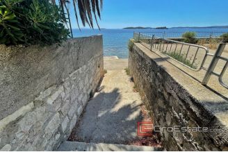010 5026 30 Peljesac neglected summer resort in attractive location for sale