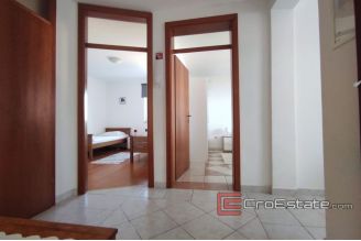 012 2033 01 Ciovo apartment house second row to the sea for sale