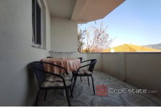 012 2033 01 Ciovo apartment house second row to the sea for sale