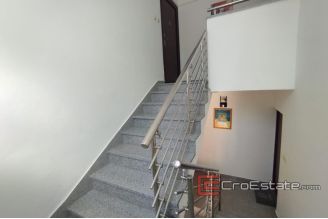 012 2033 01 Ciovo apartment house second row to the sea for sale