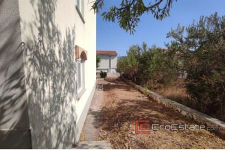 012 2033 01 Ciovo apartment house second row to the sea for sale