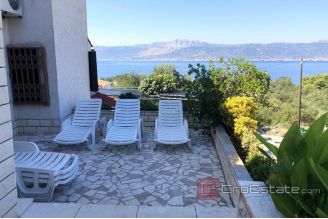 019 2033 02 Ciovo house with sea view for sale