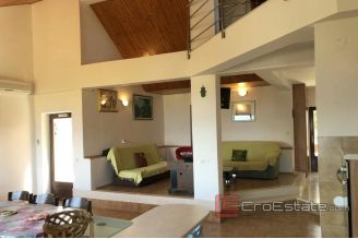 019 2033 02 Ciovo house with sea view for sale