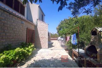 019 2033 02 Ciovo house with sea view for sale