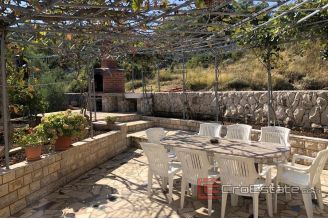 019 2033 02 Ciovo house with sea view for sale