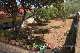 019 2033 02 Ciovo house with sea view for sale