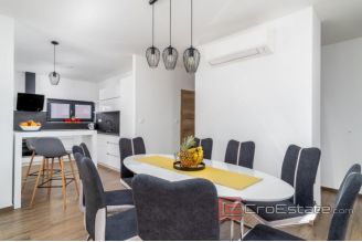 016 2016 468 Omis modern villa with pool for sale