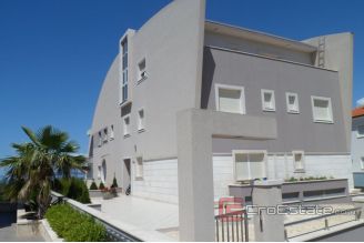 017 2033 05 Split area residential building with sea view for sale