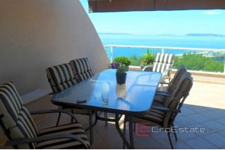 017 2033 05 Split area residential building with sea view for sale