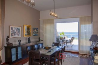 017 2033 05 Split area residential building with sea view for sale