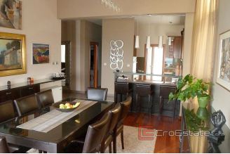 017 2033 05 Split area residential building with sea view for sale