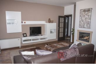 017 2033 05 Split area residential building with sea view for sale