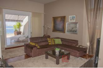 017 2033 05 Split area residential building with sea view for sale