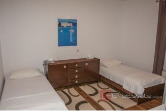 017 2033 05 Split area residential building with sea view for sale