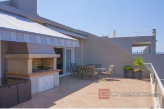 017 2033 05 Split area residential building with sea view for sale