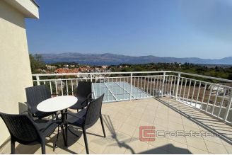 019 2034 03 island brac house with pool and sea view for sale