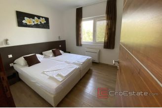 019 2034 03 island brac house with pool and sea view for sale