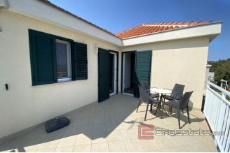 019 2034 03 island brac house with pool and sea view for sale
