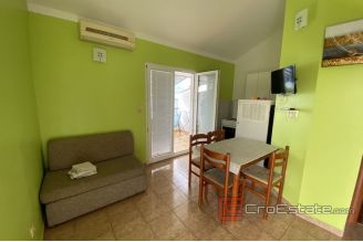 0017 2034 05 Ciovo spacious house with sea view for sale