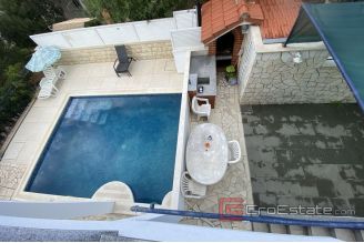 0017 2034 05 Ciovo spacious house with sea view for sale