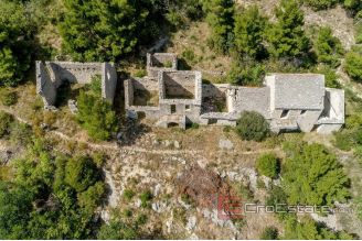 005 2028 08  near omis stone ruin sea view for sale