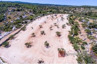 019 2011 95 Brac land house sea view for sale