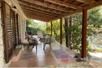 0014 2034 07 Brac house first row to the sea for sale