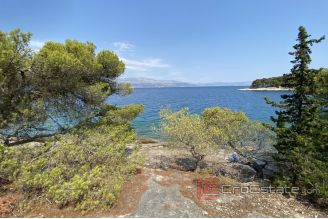 0014 2034 07 Brac house first row to the sea for sale