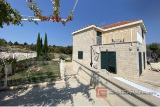 007 2034 08 Brac house with pool and sea view for sale